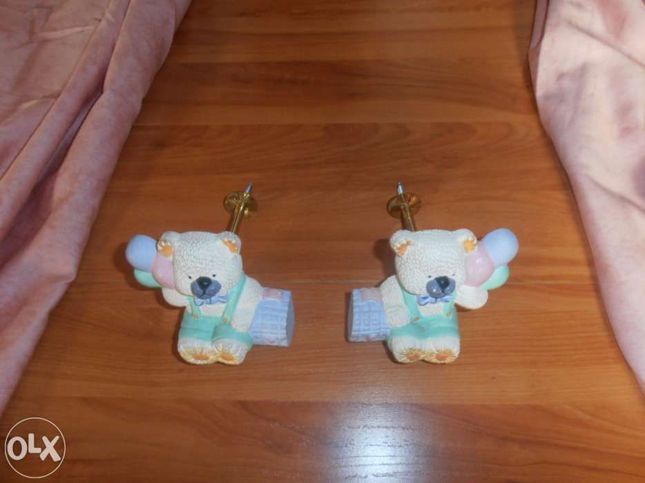 Colcha, cortinados, almofadas, cadeirão