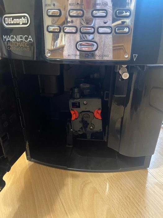 Ekspres do kawy De’Longhi Magnifica Automatic Cappuccino – b. dobry