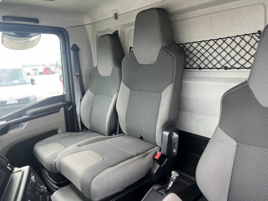 MAN TGL 12.250 4x2 BL Фургон із гідробортом Dhollandia