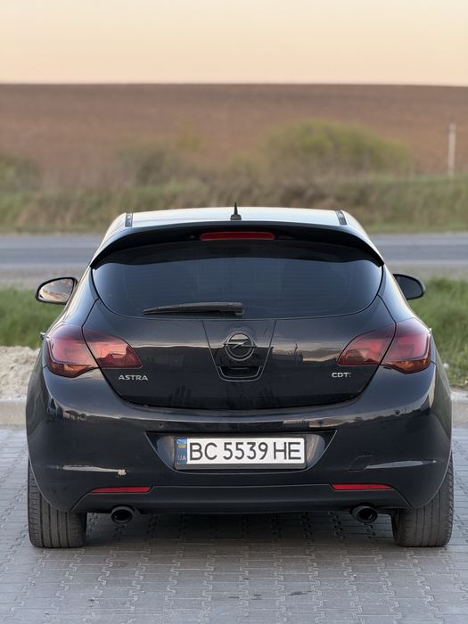 Opel Astra J Hatchback
