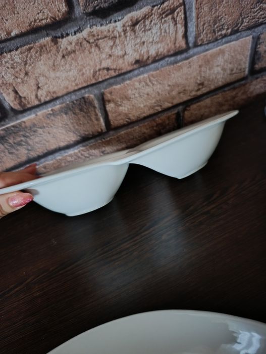 Trzy misy o nieregularnych kształtach