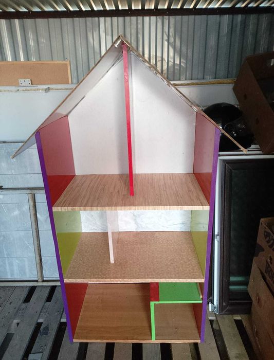 Domek dla lalek zrobiony samemu