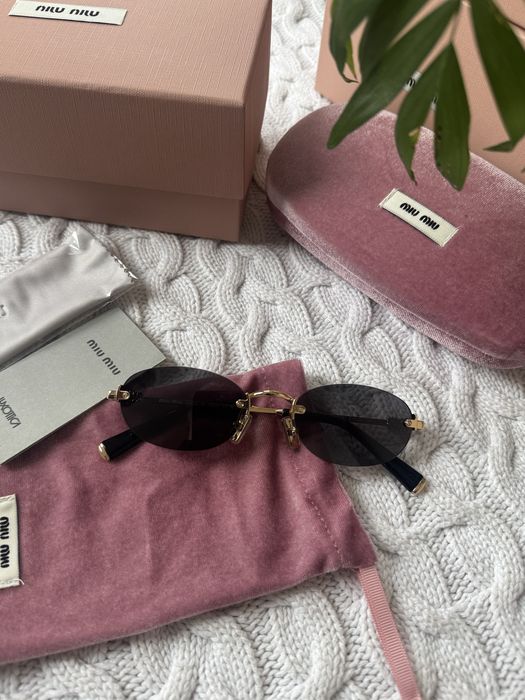 Сонцезахісні окуляри Miu Miu