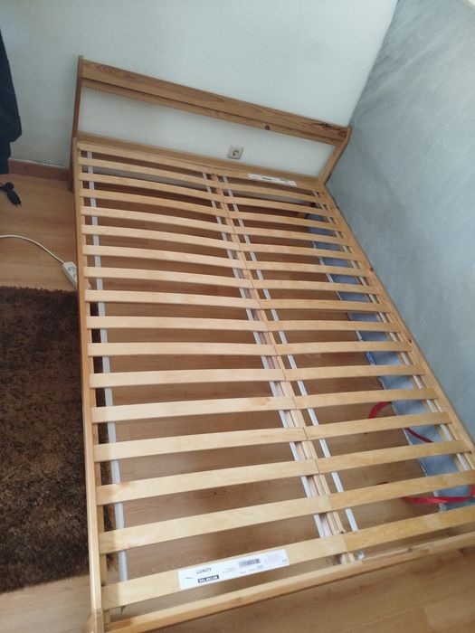 Cama de casal em Madeira