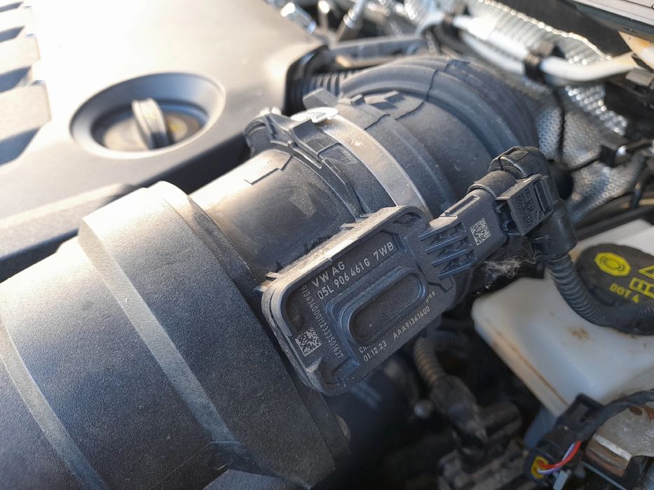 Medidor massa de ar / MAF AUDI Q3 (F3B)