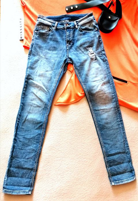Jeansy damskie premium spodnie jeansowe z przetarciami L/40
