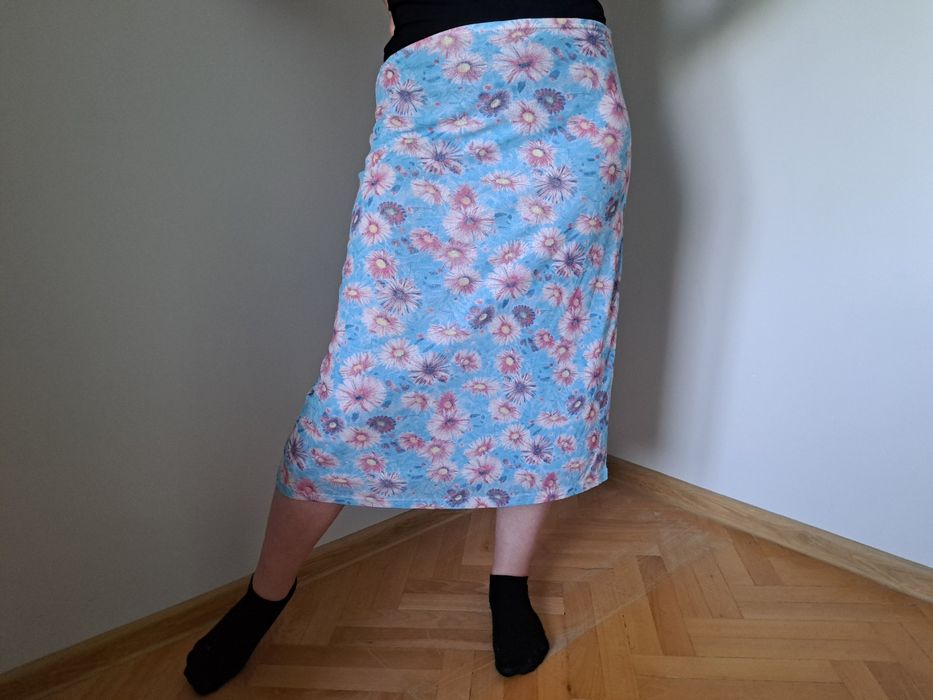 Zwiewna spódnica midi w kwiaty