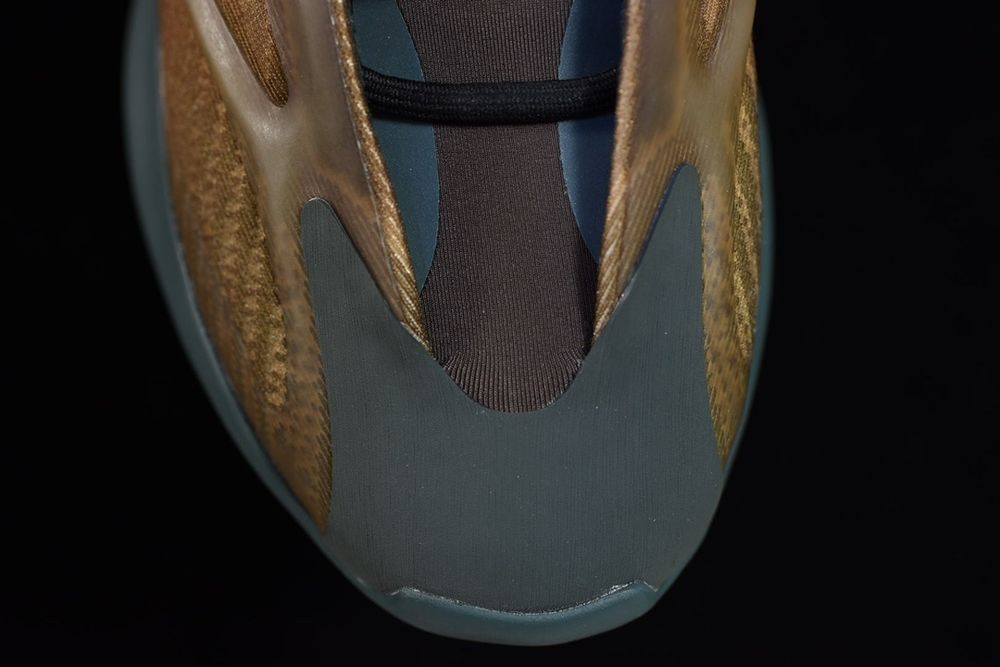Adidas Yeezy 700 V3 Copper Fade