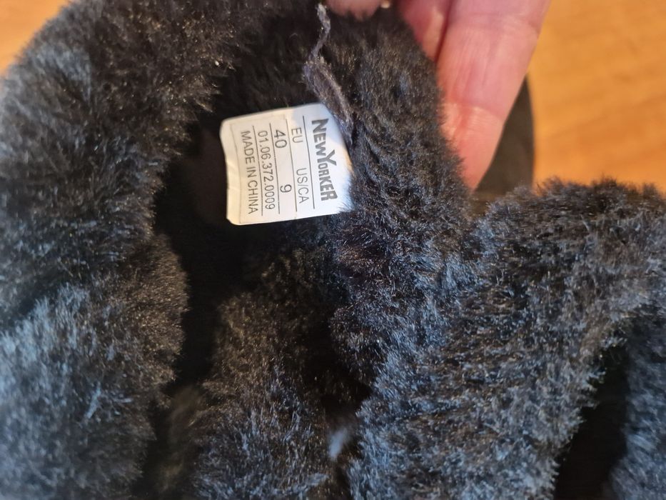Botas de pelo pretas "NewYorker", 40