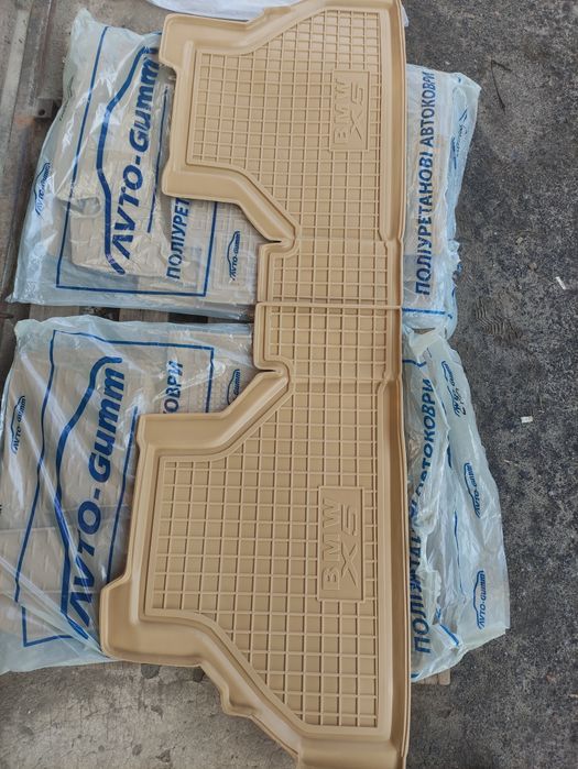 Бежевые ковры салона и багажника на все авто