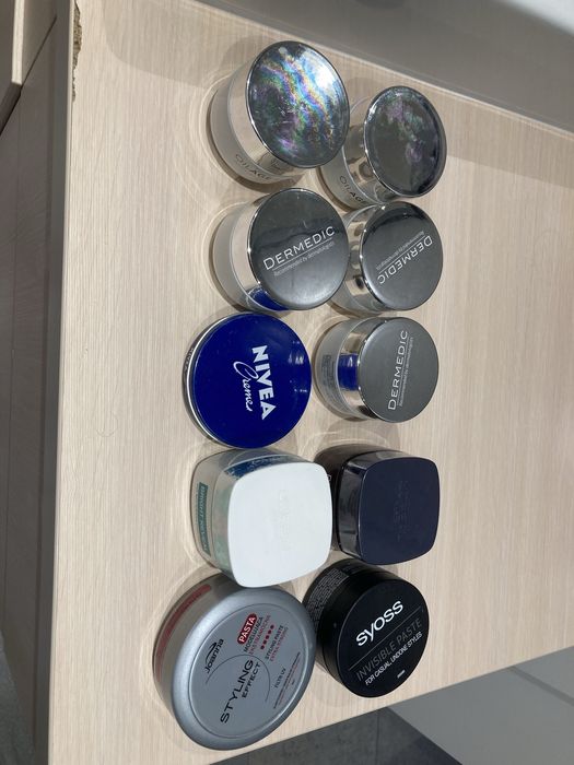 Puste pojemniki po kremach i kosmetykach