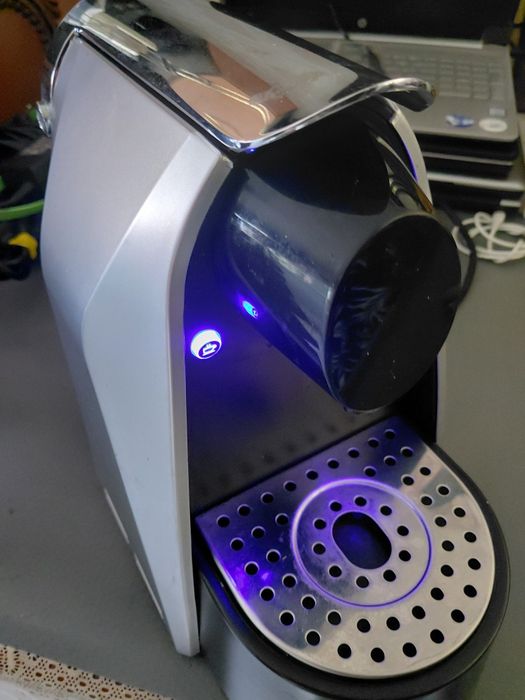 Maquina cafe nespresso impecavel