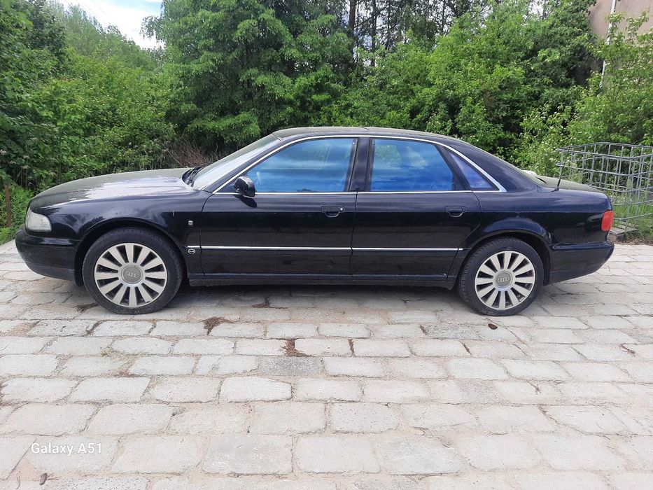 Audi A8D2 samochód osobowy