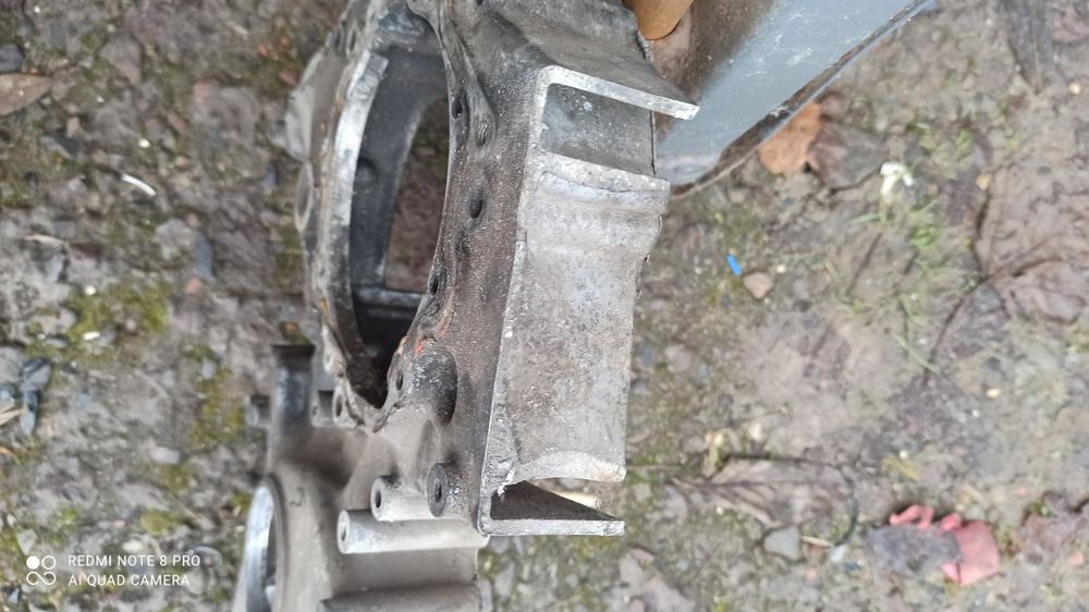 Передня кришка двигуна мотора мерседес mersedes номер R6010150301