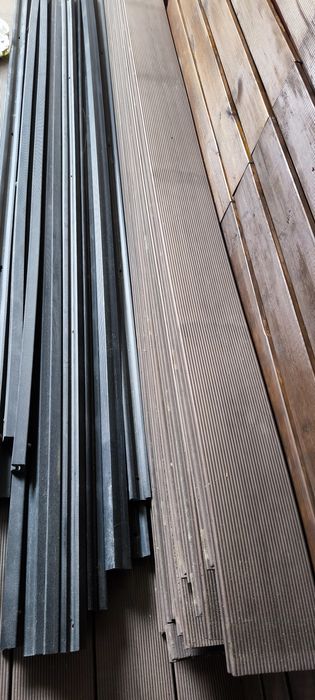Deck composite régua alveolar chão  piso castanho