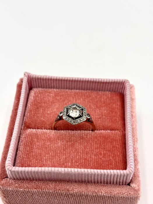 Pierścionek Art Deco z Diamentami w Złocie i Platynie