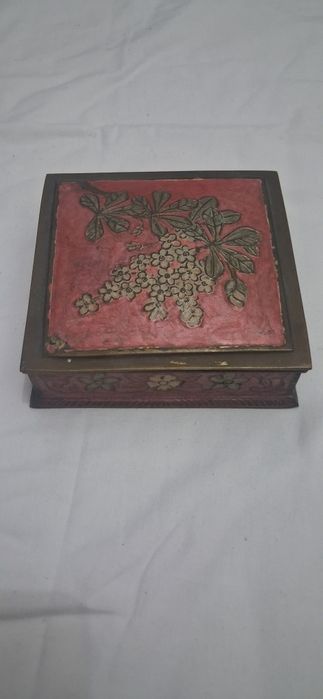 Antiga Caixa de Jóias em Latão Trabalhada
