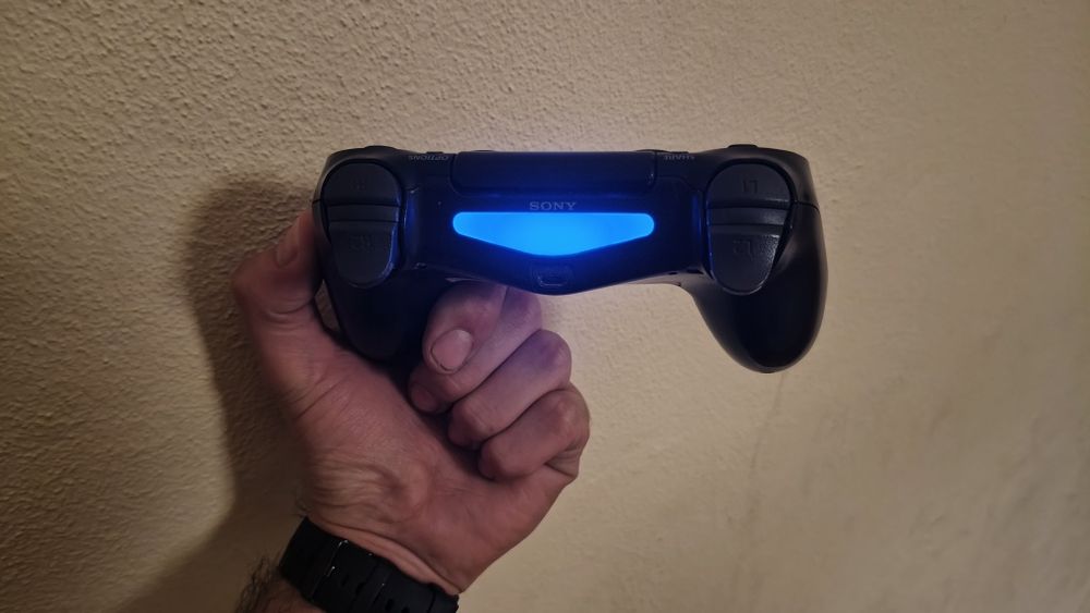 PS4 1TB c/garantia de 4 anos e meio com acessórios