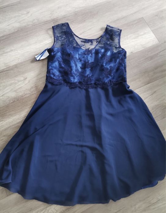 Elegancka Koronkowa sukienka Mona 52