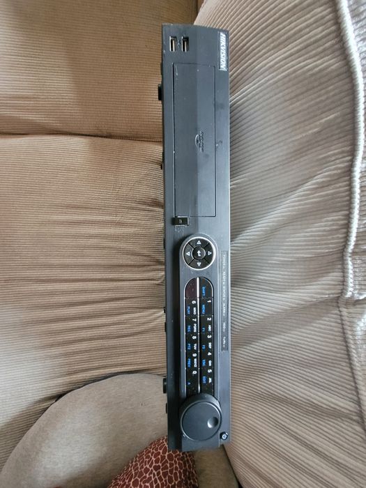 Rejestrator IP hikvision ds-7716NI-ST