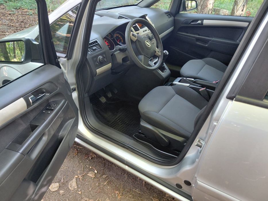 Авто Опель Зафіра