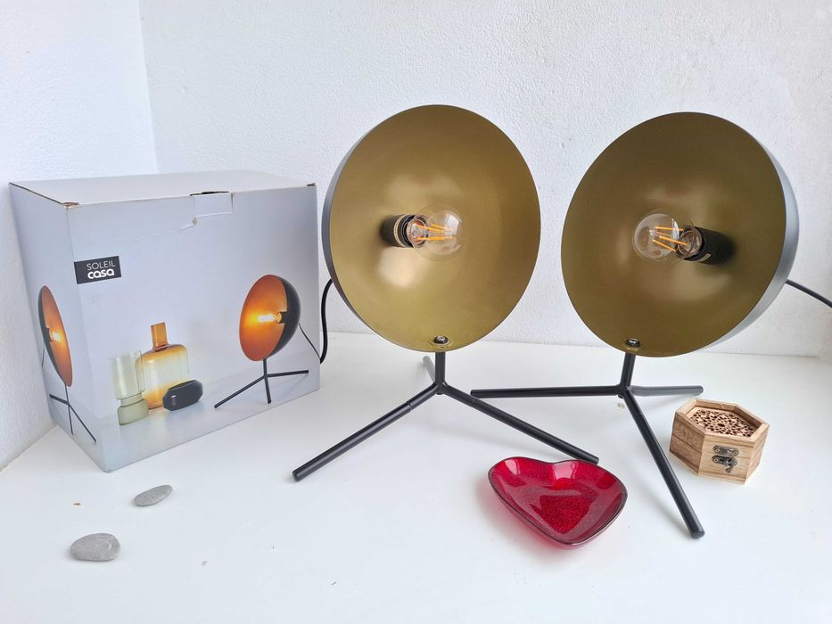 Par de Candeeiros de mesa em metal dourado e preto