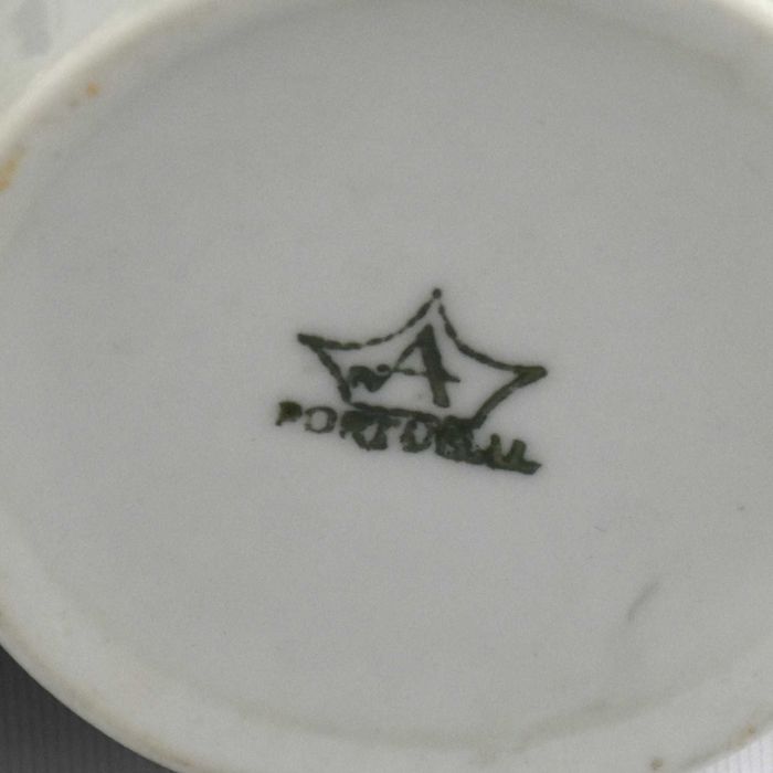 Conjunto de Bule e 2 leiteiras em porcelana Artibus Art Déco