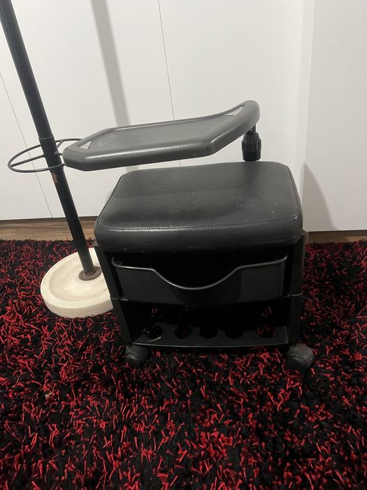 Banco de manicure , para salao de cabeleireiro ou barbeiro