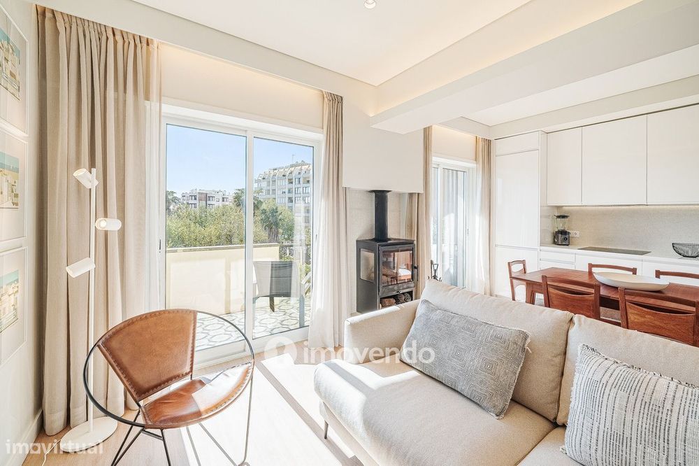 Apartamento T3 totalmente remodelado e mobilado, na Costa da Caparica