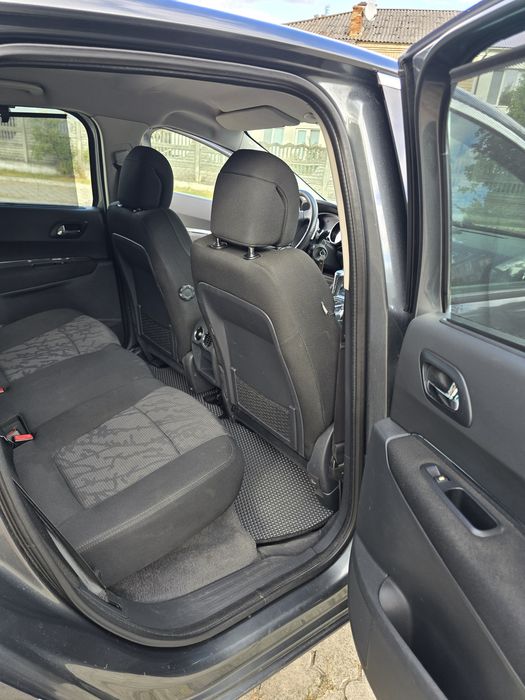 Peugeot 3008 1,6 hdi робот 2011р.