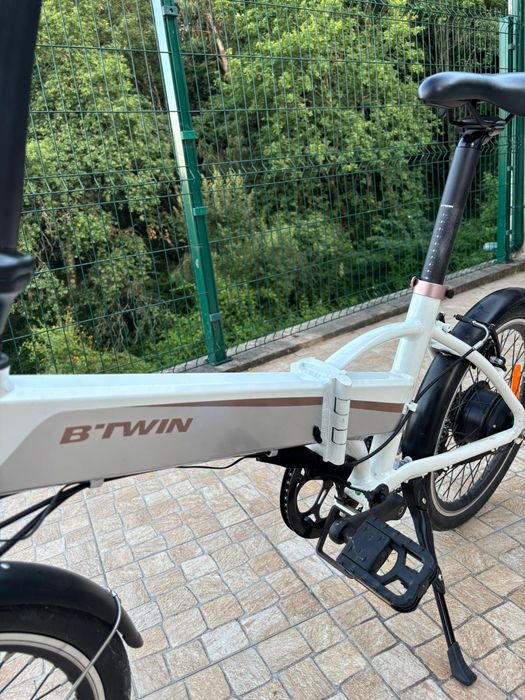 Bicicleta eléctrica nova com bateria danificada