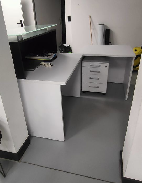 Lada recepcyjna z półką + Gratis!