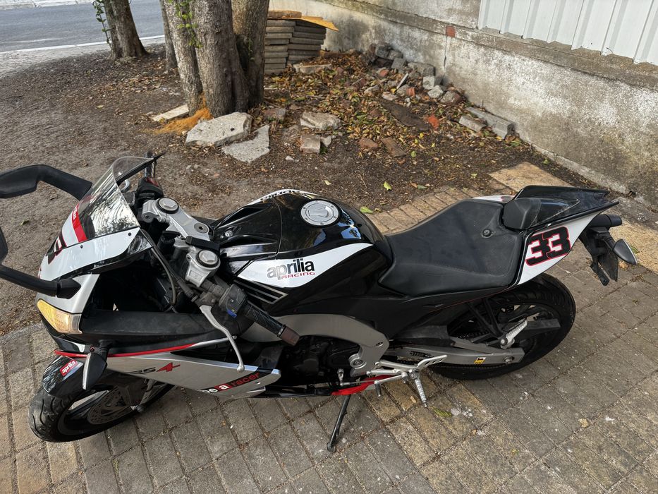 Aprilia rs4 125.