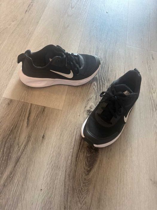 ténis pretos nike quase novos 36