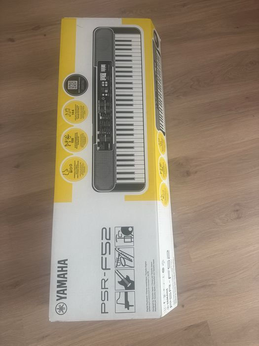 Piano yamaha F52