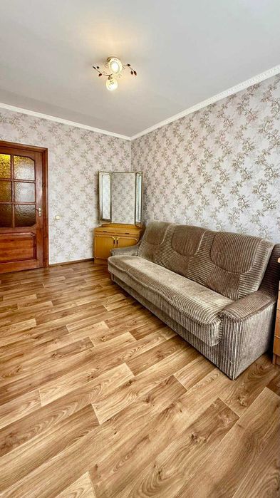 Продаж 3-кімнатної квартири на Озерній