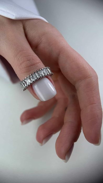 Stylizacja paznokci - manicure hybrydowy - modelki