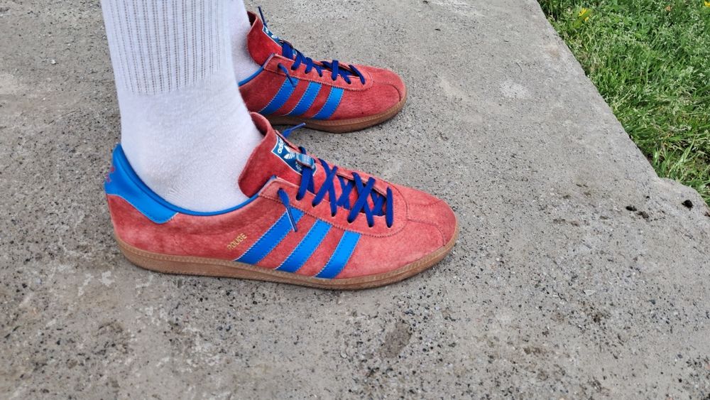 продам кросівки Adidas rouge