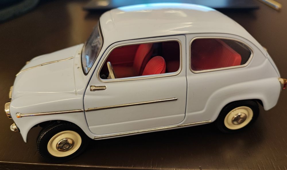 Fiat 600 Berline 1/18
