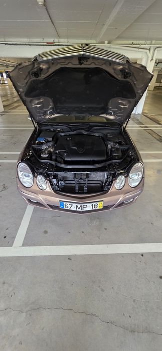 Vendo Mercedes-Benz E 200, fase 2, Versão T Elegance)  do ano 2008.