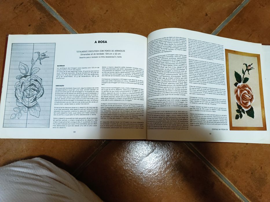 Livro O Bordado de arraiolos