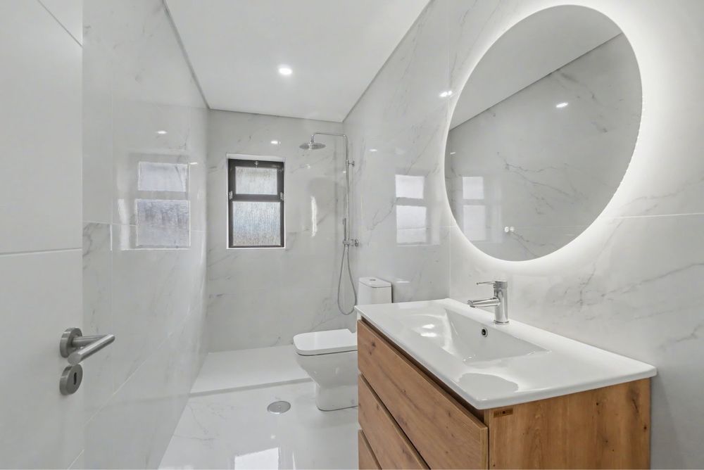 Moradia V3 + V2 + Loja | 3 unidades independentes