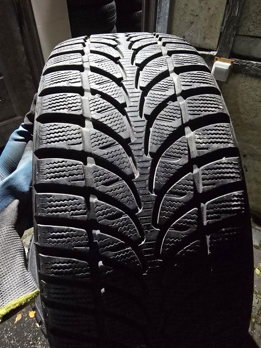 225/45R18 Bridgestone Blizzak lm-32