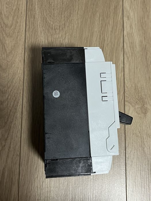 автоматичний вимикач Eaton NZMN2-ME220