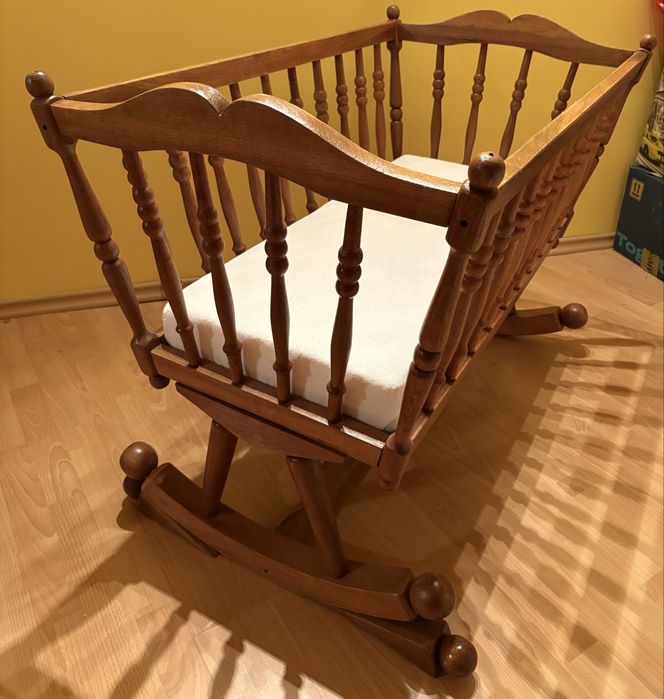 Kołyska drewniana