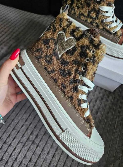 Nowe trampki panterka