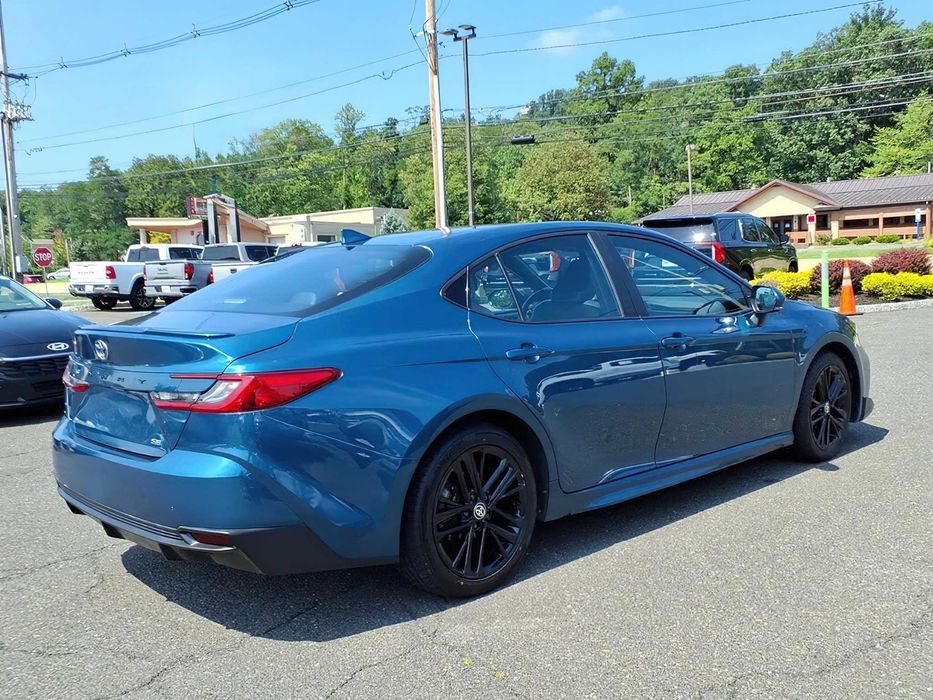 Toyota Camry      2025