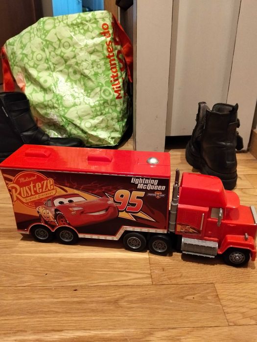Camião Mack Lightning McQueen