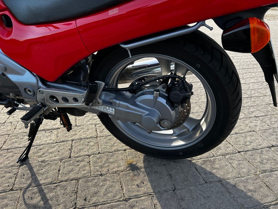 Honda NTV 650 (Revere)