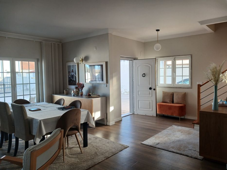 Vende-se Moradia Lourel